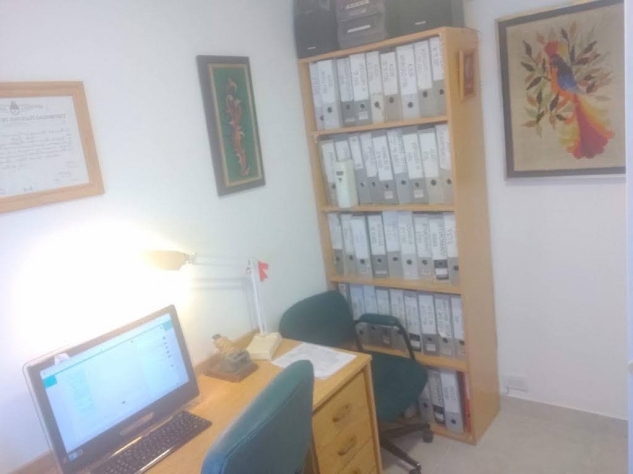 DEPARTAMENTO DE 4 AMBIENTES CON DEPENDENCIA Y COCHERA - APTO CREDITO