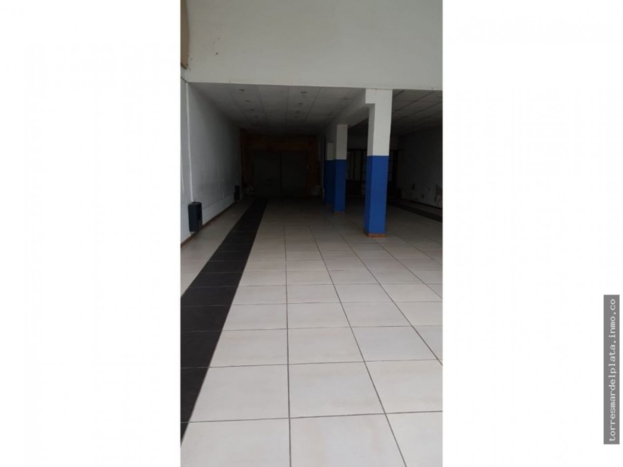 LOCAL COMERCIAL EN VENTA SOBRE AVENIDA LIBERTAD DE 200 M2 