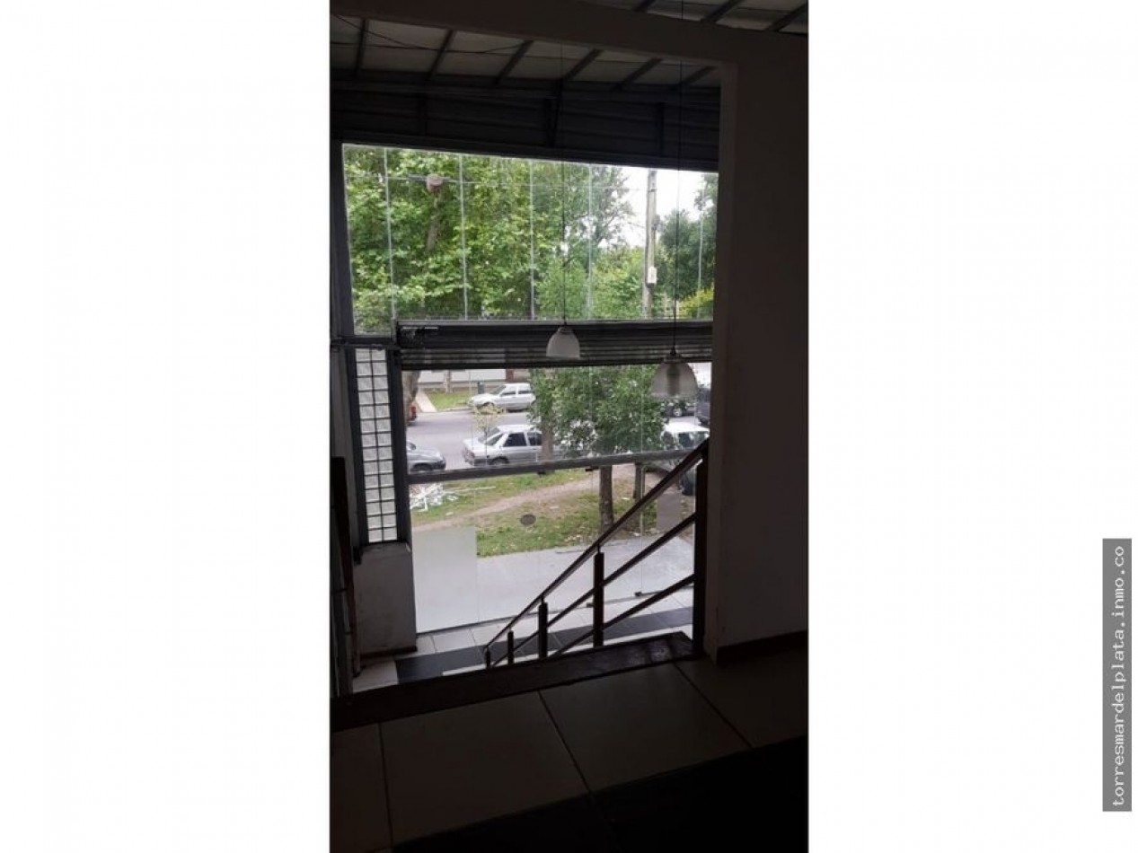 LOCAL COMERCIAL EN VENTA SOBRE AVENIDA LIBERTAD DE 200 M2 
