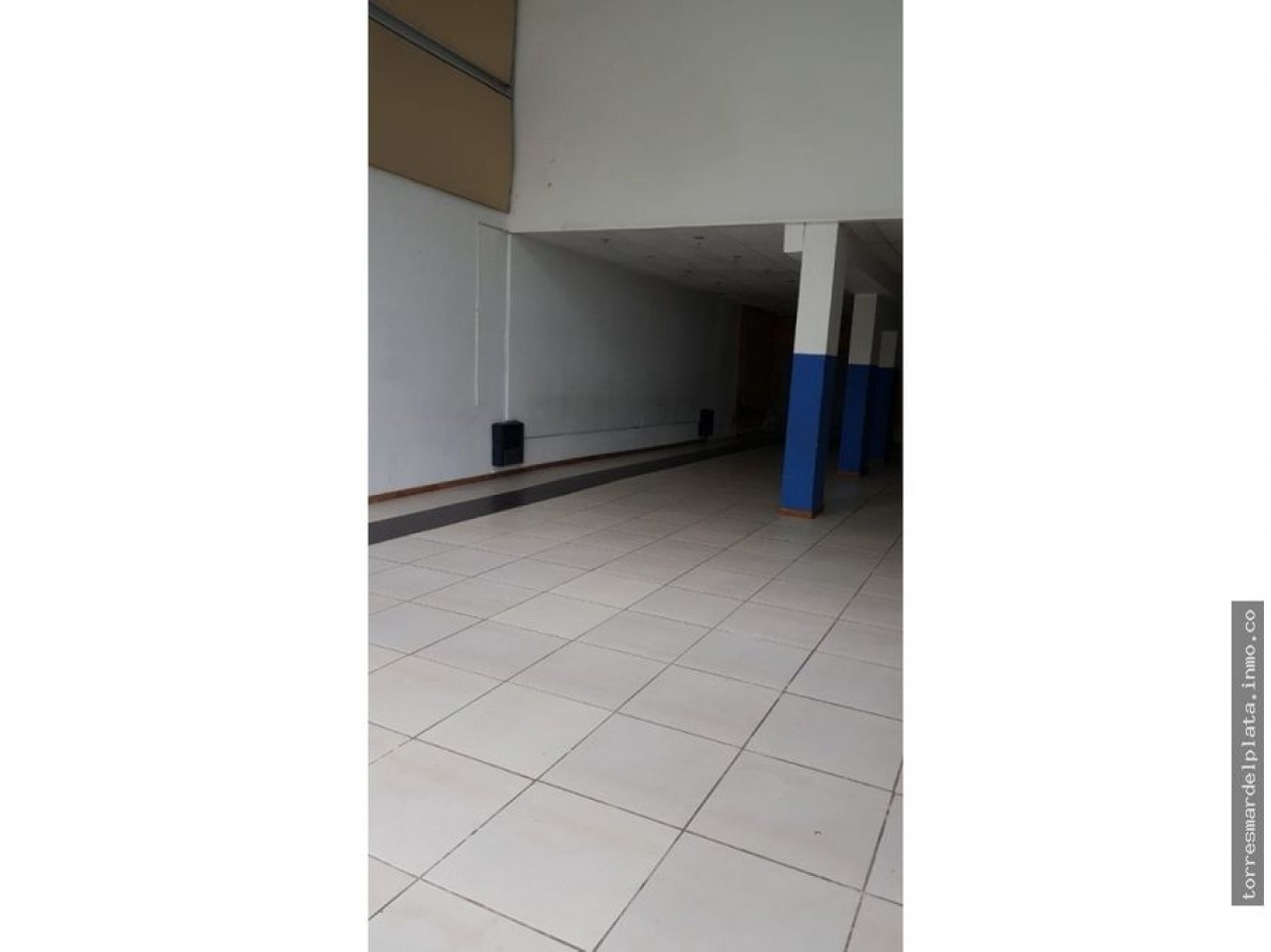 LOCAL COMERCIAL EN VENTA SOBRE AVENIDA LIBERTAD DE 200 M2 