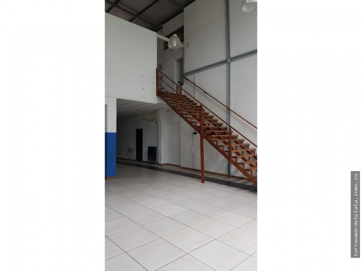 LOCAL COMERCIAL EN VENTA SOBRE AVENIDA LIBERTAD DE 200 M2 