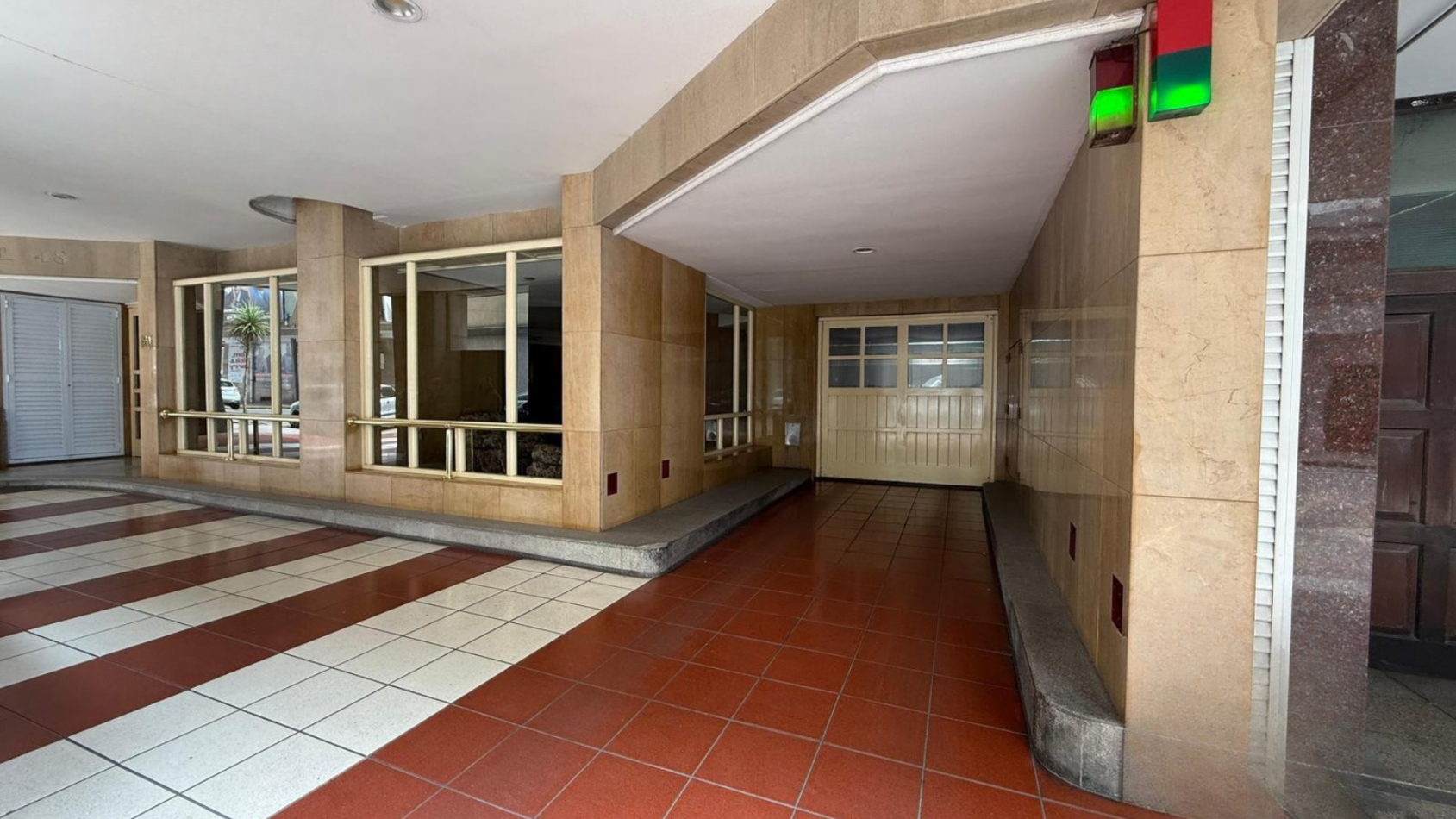 COCHERA FIJA EN EDIFICIO MARAL 48 EN VENTA 