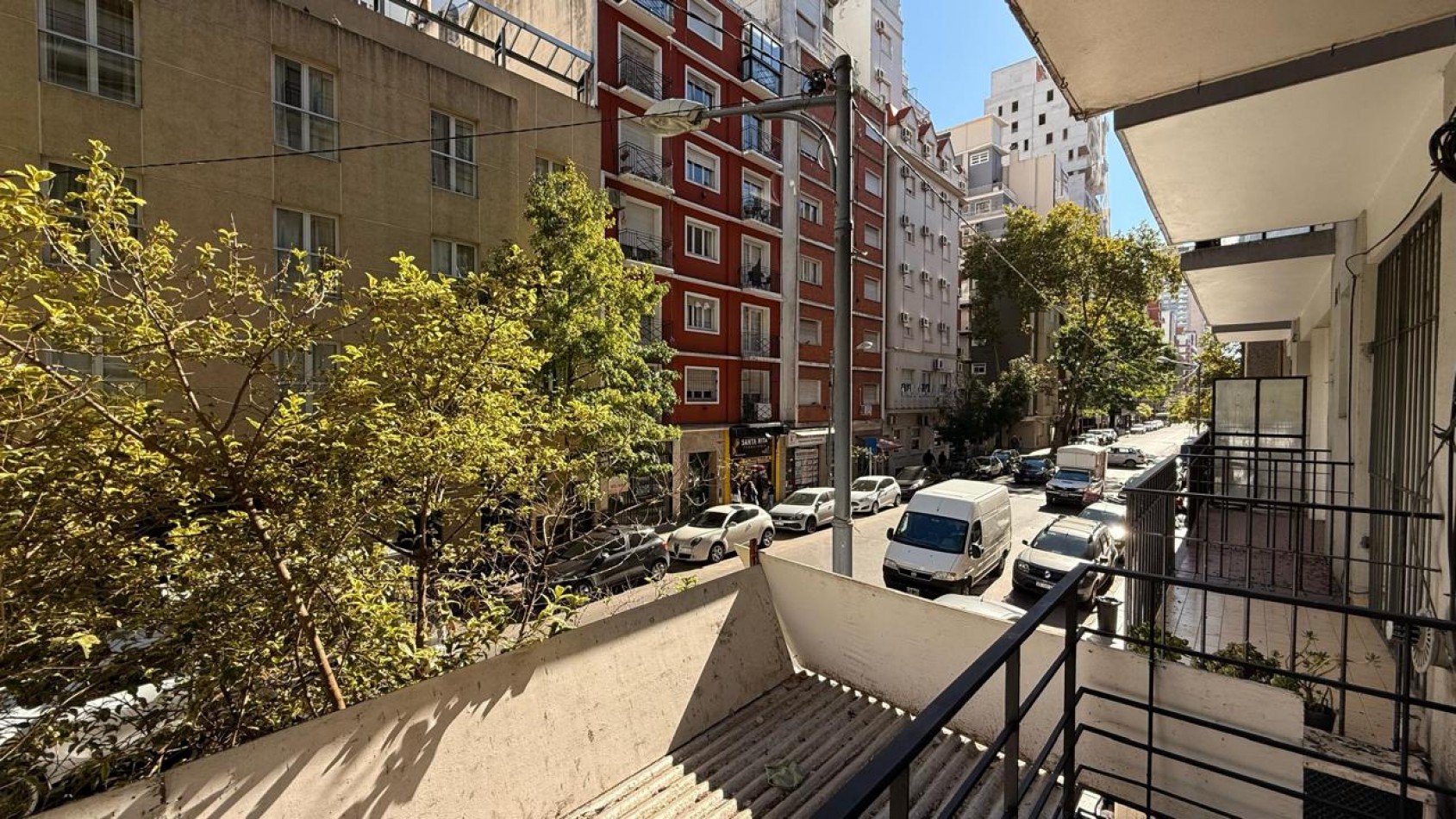 2 AMBIENTES CON BALCON A LA CALLE EN ZONA CENTRO
