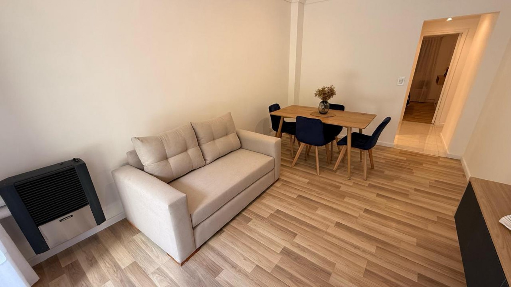 2 AMBIENTES CON BALCON A LA CALLE EN ZONA CENTRO