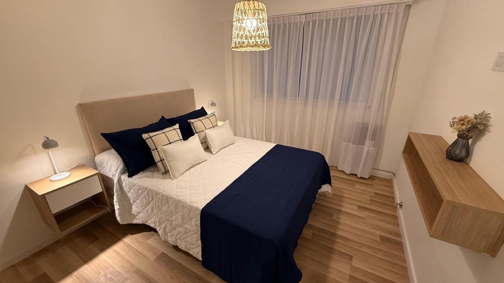 2 AMBIENTES CON BALCON A LA CALLE EN ZONA CENTRO
