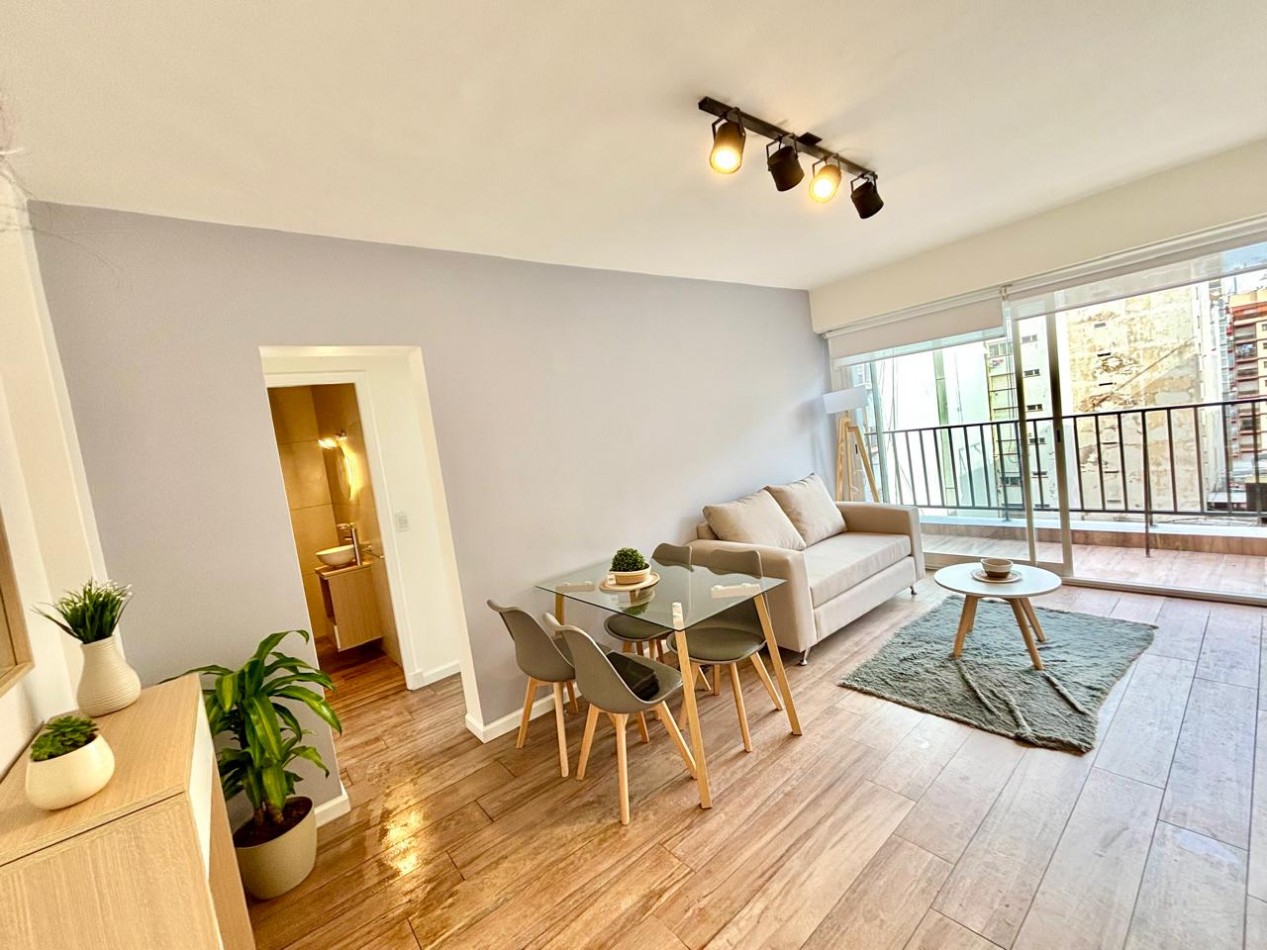 2 AMBIENTES AL FRENTE CON BALCON TERRAZA TOTALMENTE RECICLADO