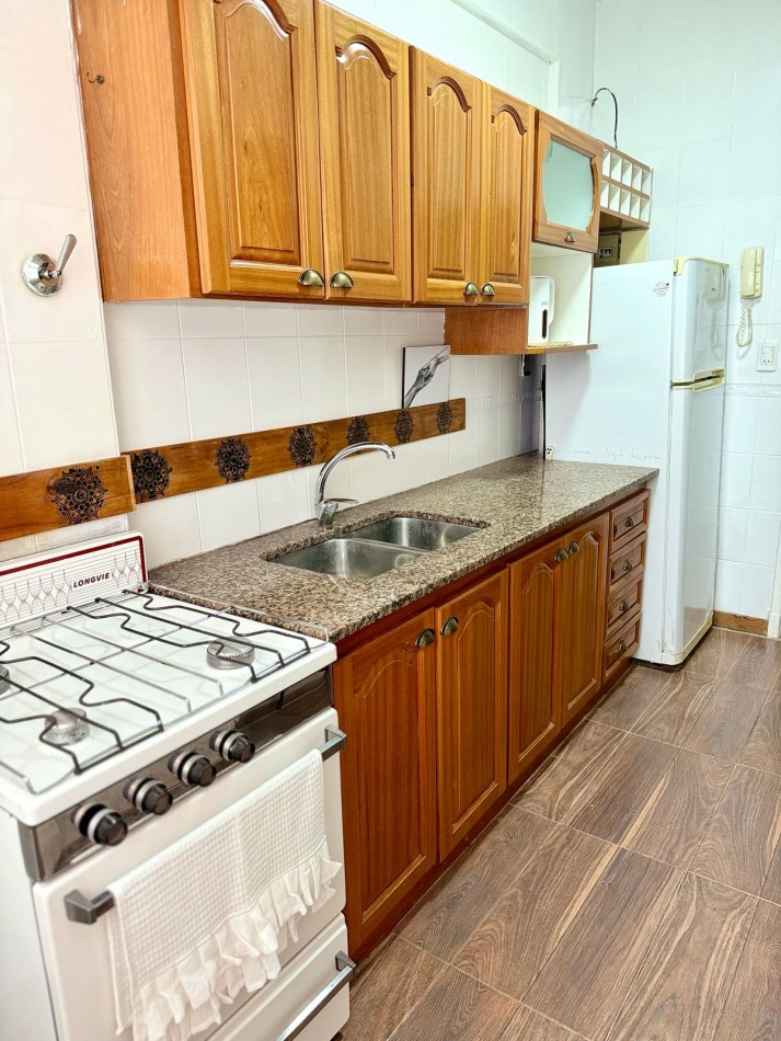 Departamento 2 Ambientes Reciclado con Balcon y Dependencia sobre Av. Colon - 7° Piso - Apto Credito