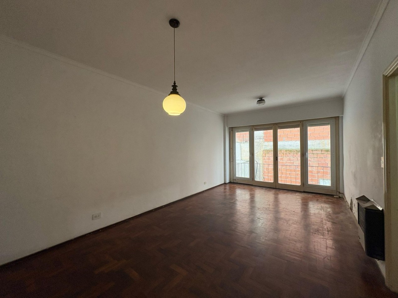 Departamento de 3 Ambientes con Dependencia y Toilette a Metros del Mar - Plaza Colon - Apto Credito