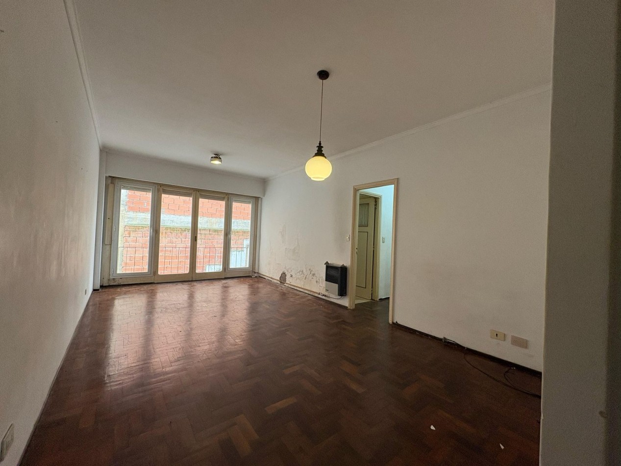 Departamento de 3 Ambientes con Dependencia y Toilette a Metros del Mar - Plaza Colon - Apto Credito