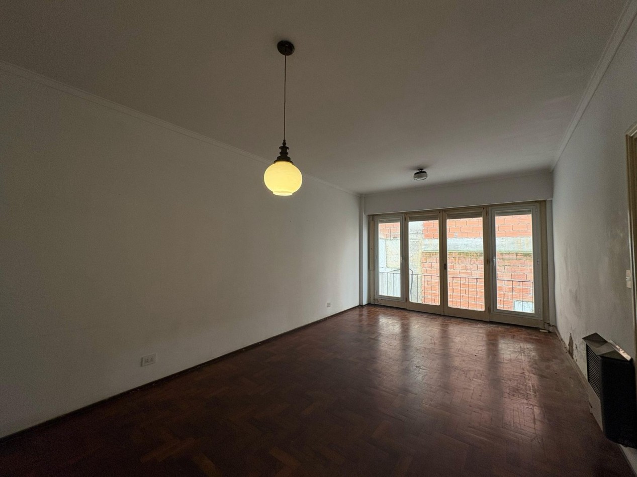 Departamento de 3 Ambientes con Dependencia y Toilette a Metros del Mar - Plaza Colon - Apto Credito