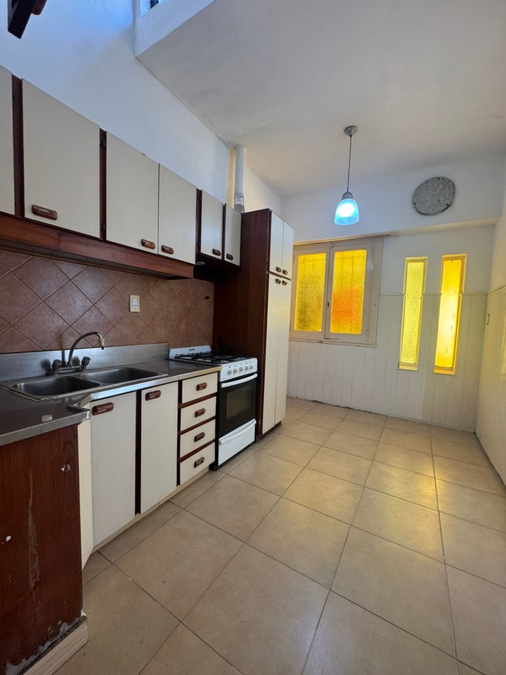 Casa 4 ambientes en ph (al frente totalmente independiente)