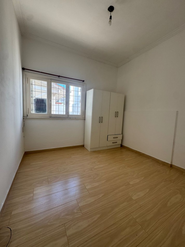 Casa 4 ambientes en ph (al frente totalmente independiente)