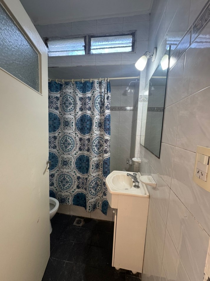 Casa 4 ambientes en ph (al frente totalmente independiente)