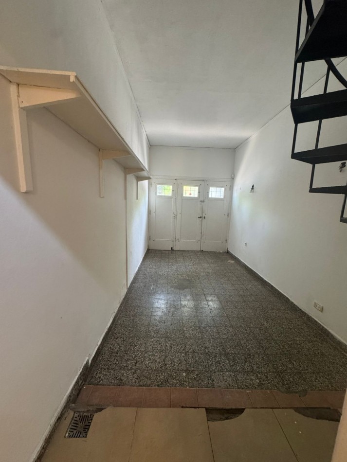 Casa 4 ambientes en ph (al frente totalmente independiente)