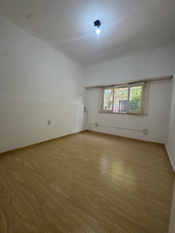 Casa 4 ambientes en ph (al frente totalmente independiente)