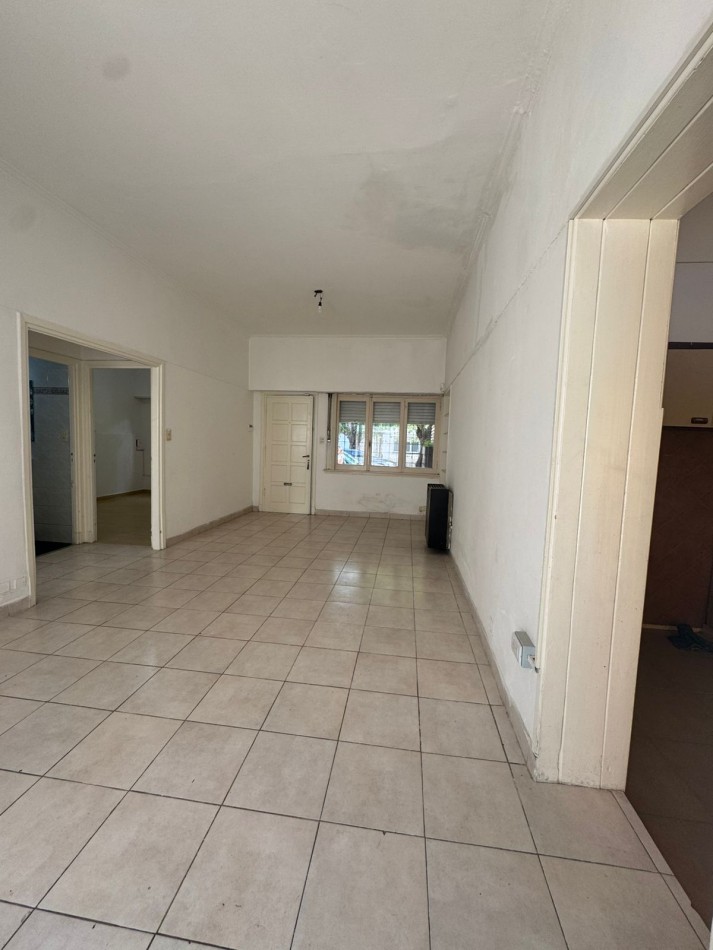 Casa 4 ambientes en ph (al frente totalmente independiente)