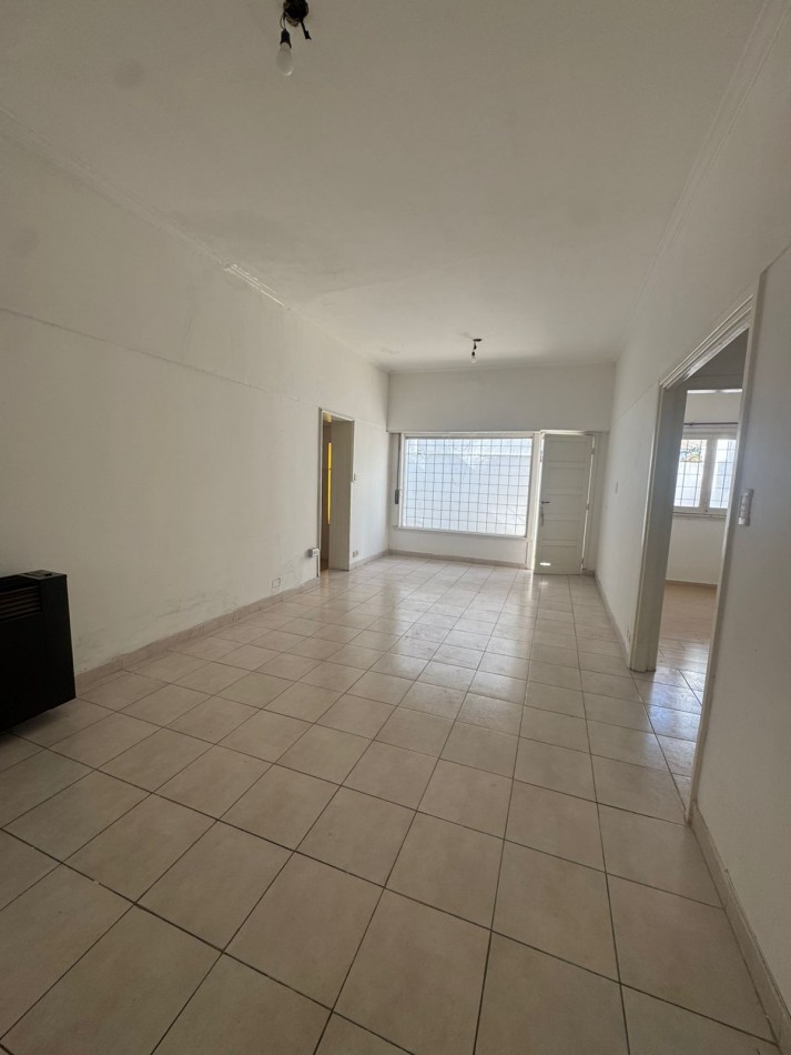 Casa 4 ambientes en ph (al frente totalmente independiente)