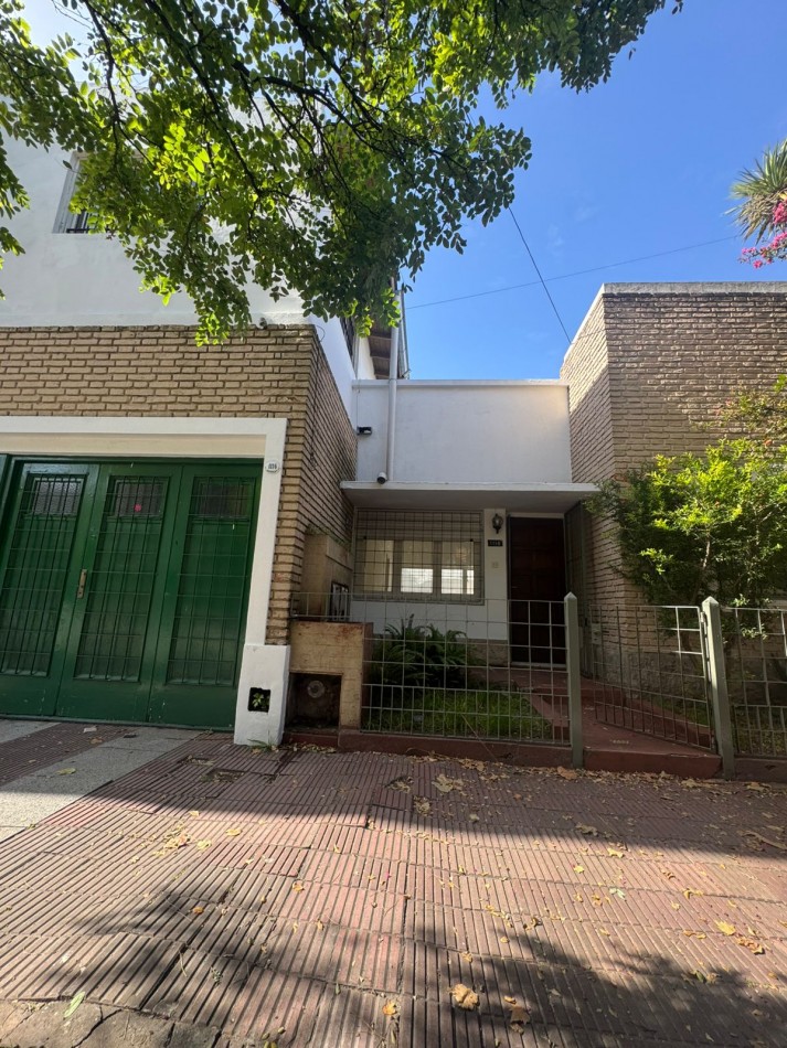 Casa 4 ambientes en ph (al frente totalmente independiente)