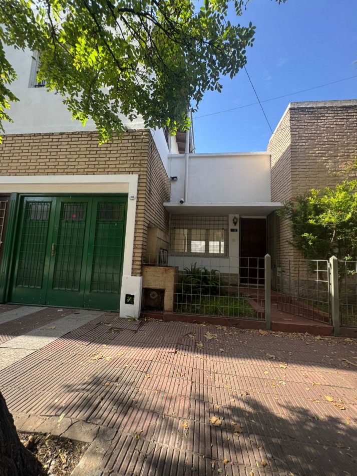 Casa 4 ambientes en ph (al frente totalmente independiente)