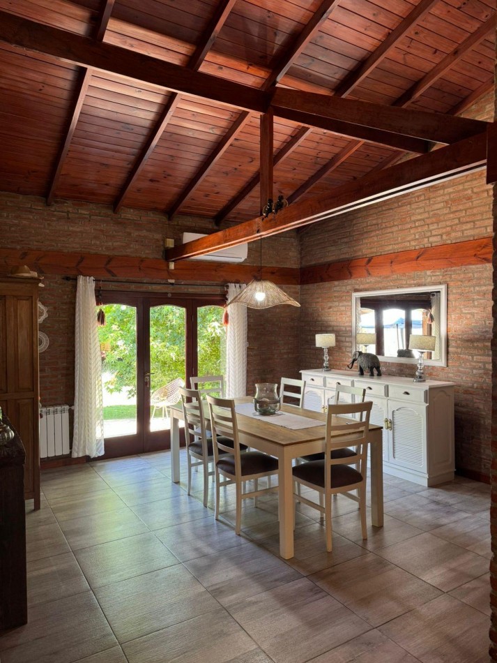 CASA 4 AMBIENTES EN LOTE PROPIO CON PILETA CLIMATIZADA