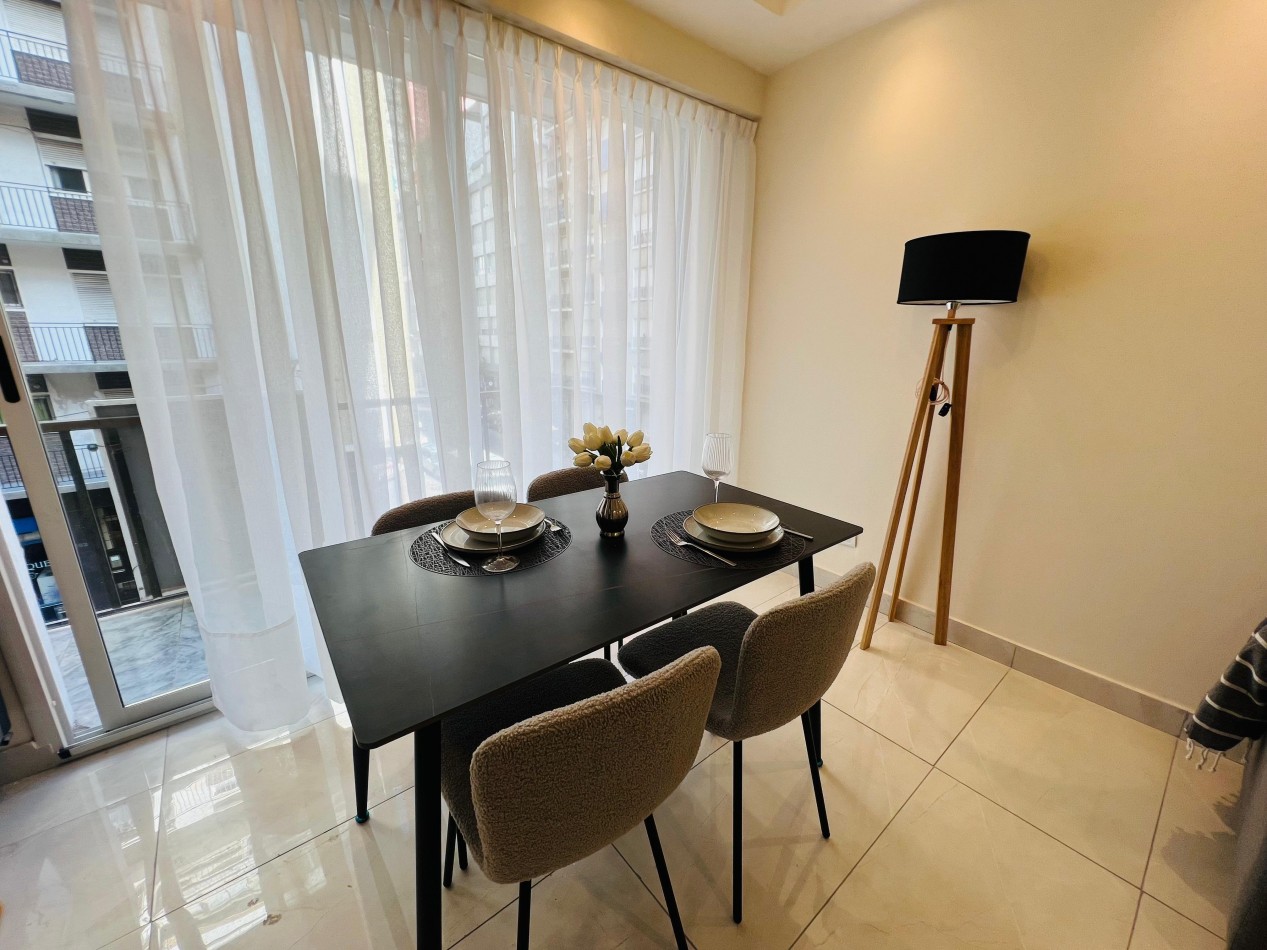 2 AMBIENTES CON BALCON A LA CALLE EN ZONA CENTRO