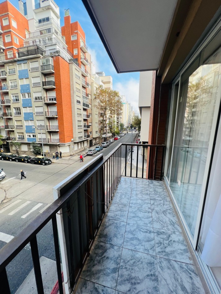 2 AMBIENTES CON BALCON A LA CALLE EN ZONA CENTRO