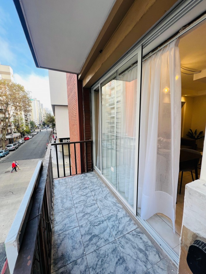 2 AMBIENTES CON BALCON A LA CALLE EN ZONA CENTRO