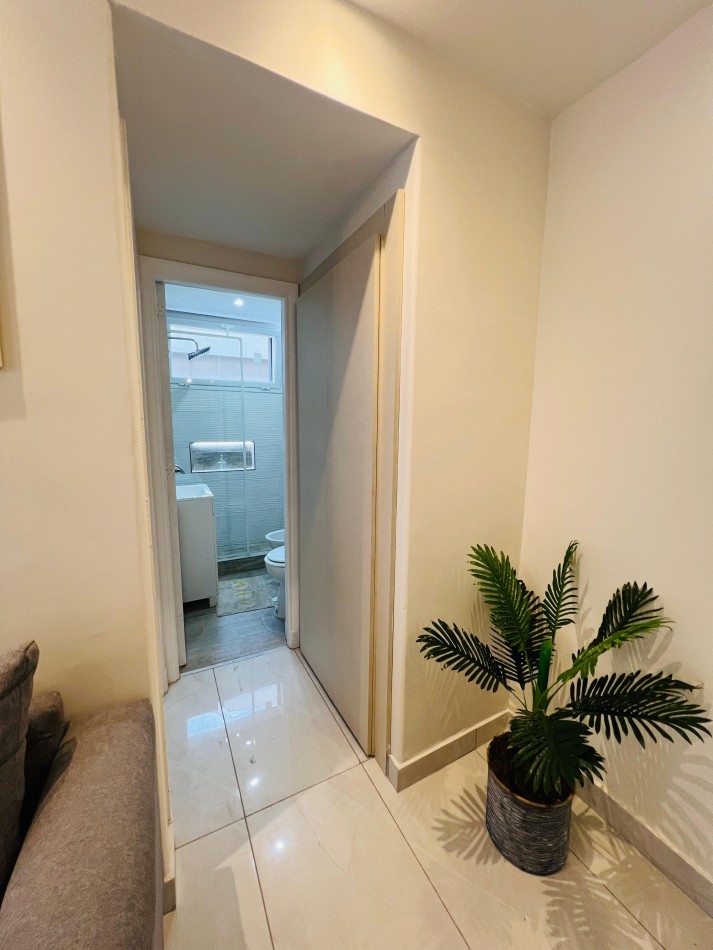 2 AMBIENTES CON BALCON A LA CALLE EN ZONA CENTRO