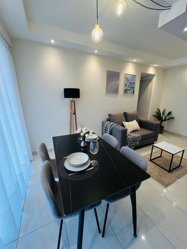 2 AMBIENTES CON BALCON A LA CALLE EN ZONA CENTRO