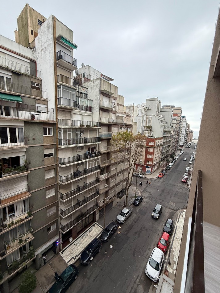 2 AMBIENTES RECICLADO A NUEVO CON BALCON A LA CALLE EN EXCELENTE UBICACION