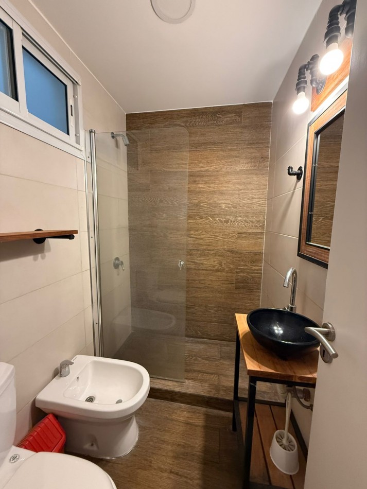 2 AMBIENTES TOTALMENTE RECICLADO CON BALCON A LA CALLE EN EXCELENTE UBICACION