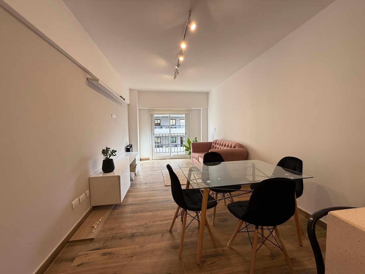 3 AMBIENTES RECICLADO CON BALCON A LA CALLE Y COCHERA FIJA EN EXCELENTE UBICACION