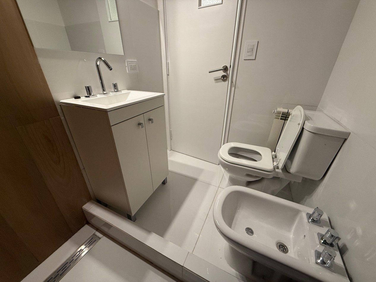 2 AMBIENTES CON DEPENDENCIA TOTALMENTE RECICLADO Y AMOBLADO