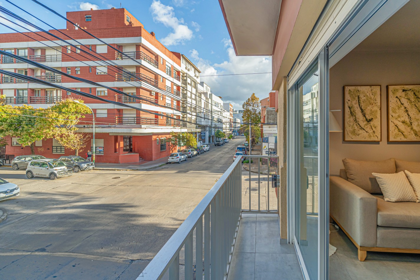 3 AMBIENTES TOTALMENTE RECICLADO Y AMOBLADO CON BALCON A LA CALLE