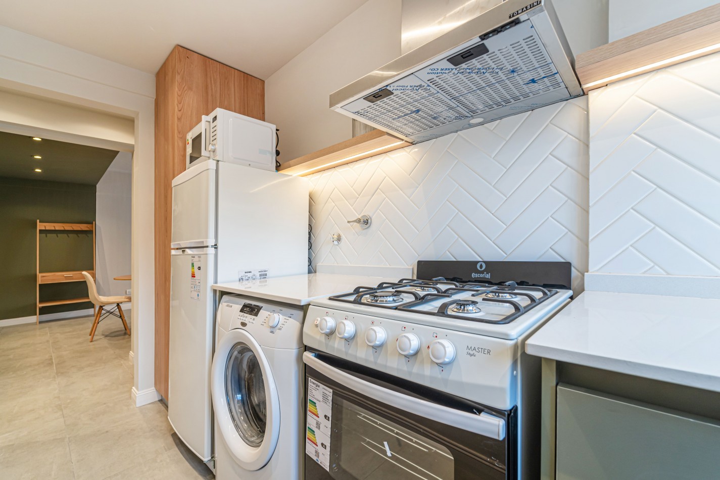 3 AMBIENTES TOTALMENTE RECICLADO Y AMOBLADO CON BALCON A LA CALLE