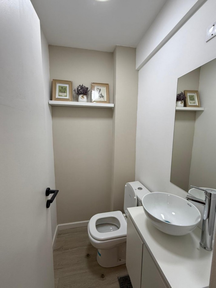 3 AMBIENTES RECICLADO CON BALCON A LA CALLE Y COCHERA/AMOBLADO/DECORADO