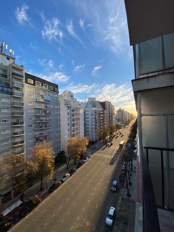 Departamento 2 Ambientes a la Calle con Balcon - Reciclado y Amoblado