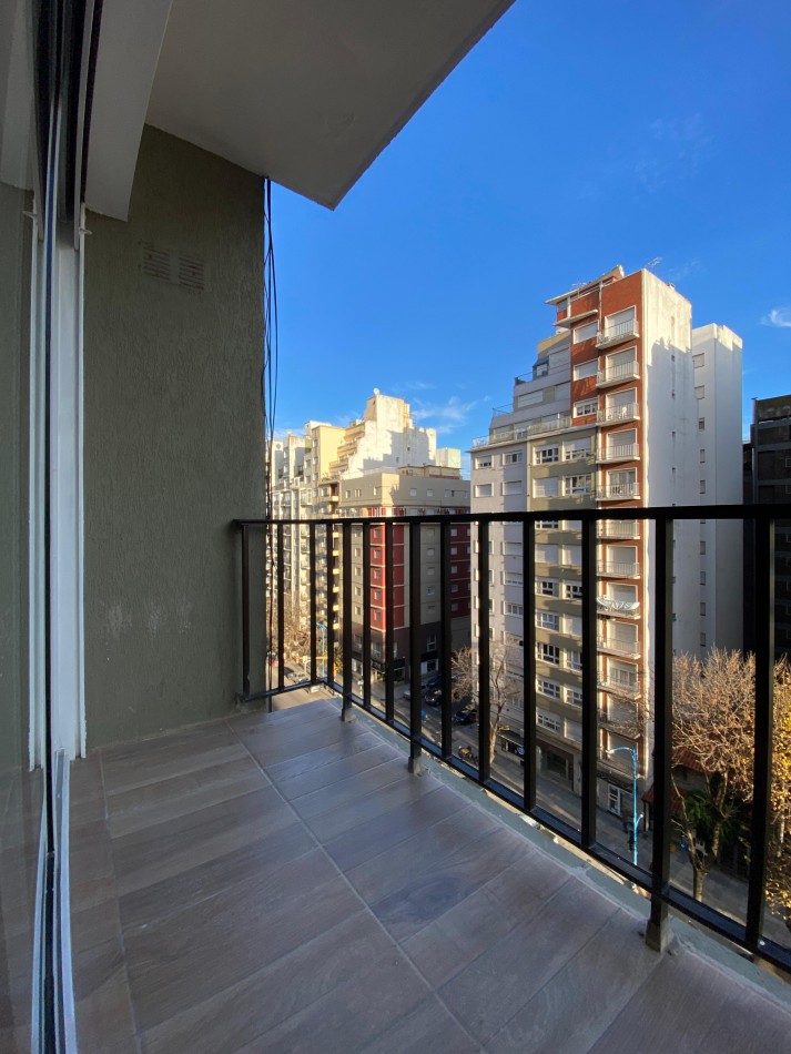 Departamento 2 Ambientes a la Calle con Balcon - Reciclado y Amoblado