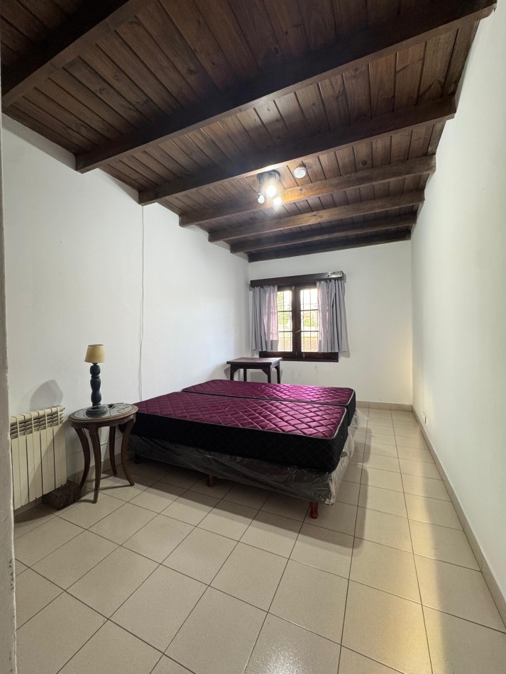CASA 6 AMBIENTES CON COCHERA DOBLE, PATIO Y JARDIN DE INVIERNO