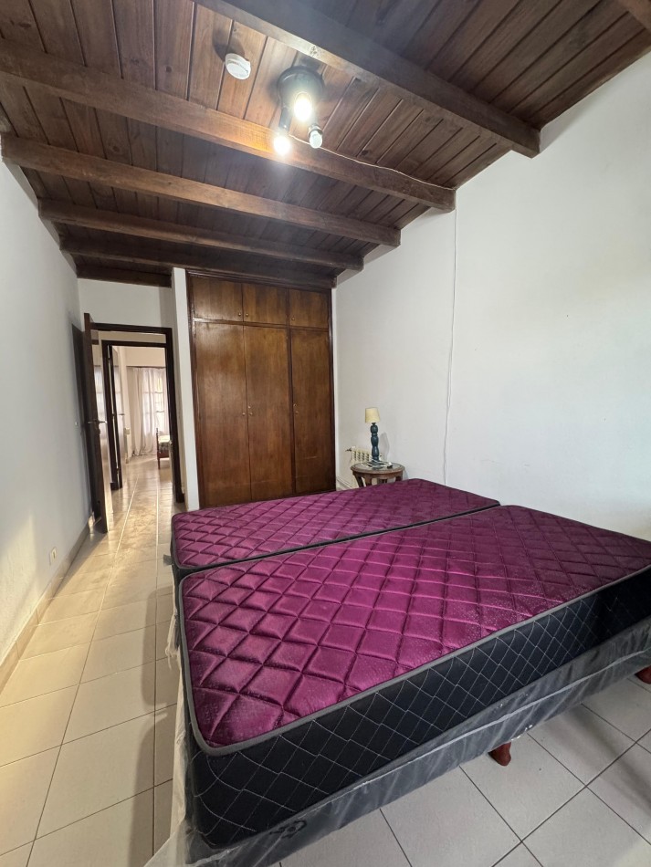 CASA 6 AMBIENTES CON COCHERA DOBLE, PATIO Y JARDIN DE INVIERNO