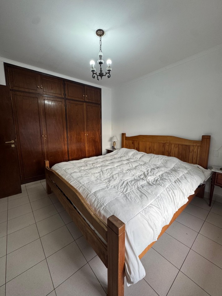 CASA 6 AMBIENTES CON COCHERA DOBLE, PATIO Y JARDIN DE INVIERNO