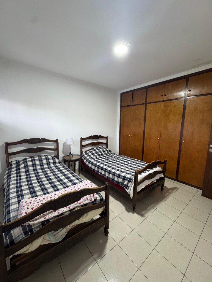 CASA 6 AMBIENTES CON COCHERA DOBLE, PATIO Y JARDIN DE INVIERNO