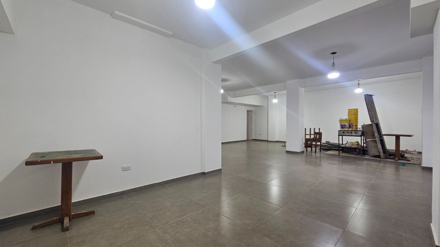 DOS LOCALES EN BLOCK A LA CALLE - GALERIA MORENO 2244, ZONA CENTRO
