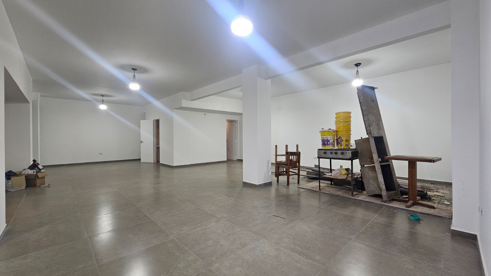 DOS LOCALES EN BLOCK A LA CALLE - GALERIA MORENO 2244, ZONA CENTRO