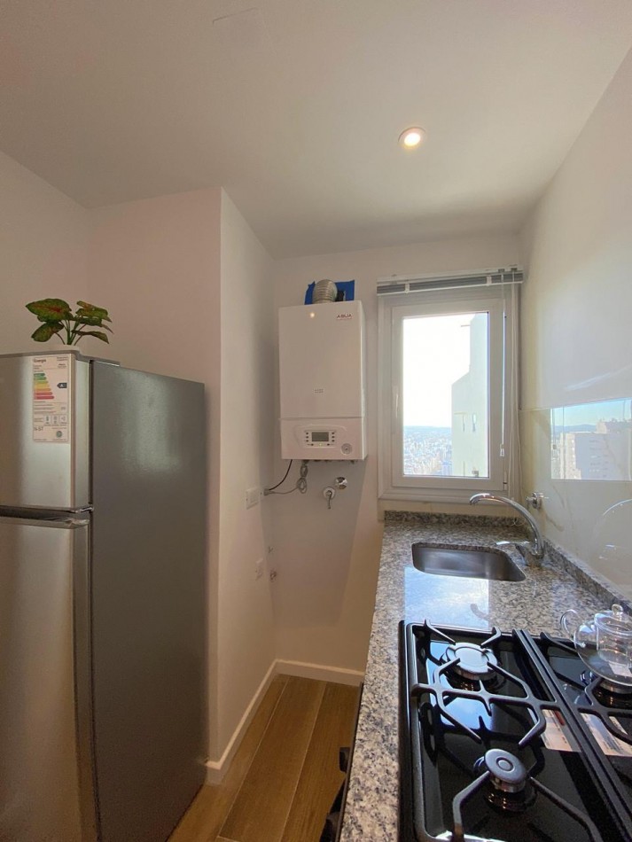 EXCLUSIVO 2 AMBIENTES RECICLADO CON BALCON AL FRENTE Y VISTA AL MAR EN EL EMBLEMATICO EDIFICIO HAVANNA - PISO 39