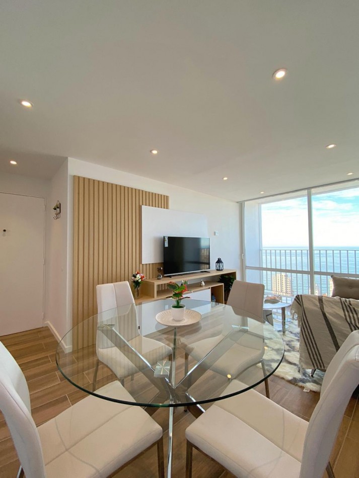 EXCLUSIVO 2 AMBIENTES RECICLADO CON BALCON AL FRENTE Y VISTA AL MAR EN EL EMBLEMATICO EDIFICIO HAVANNA - PISO 39