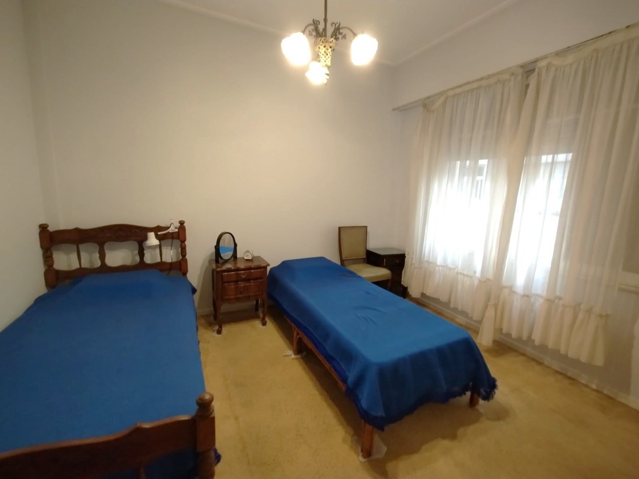 3 AMBIENTES CON BALCON AL FRENTE Y VISTA PARCIAL AL MAR EN EXCELENTE UBICACION