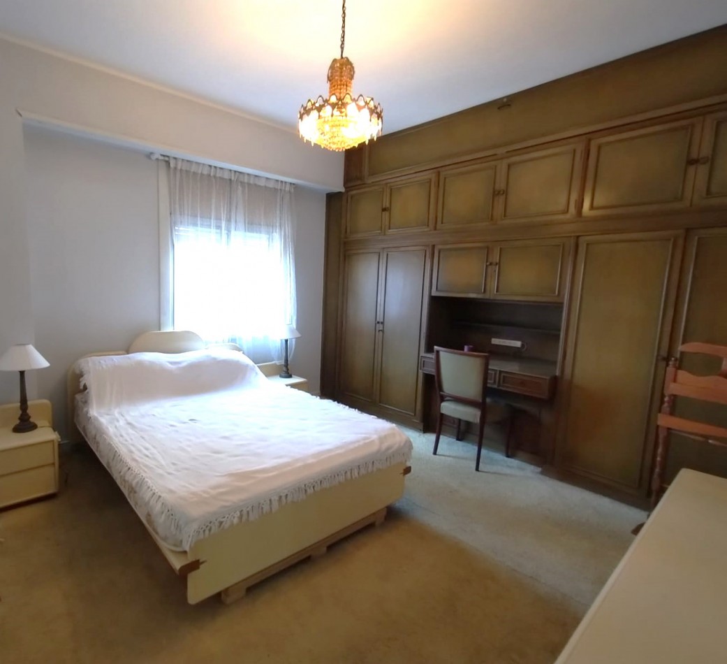 3 AMBIENTES CON BALCON AL FRENTE Y VISTA PARCIAL AL MAR EN EXCELENTE UBICACION