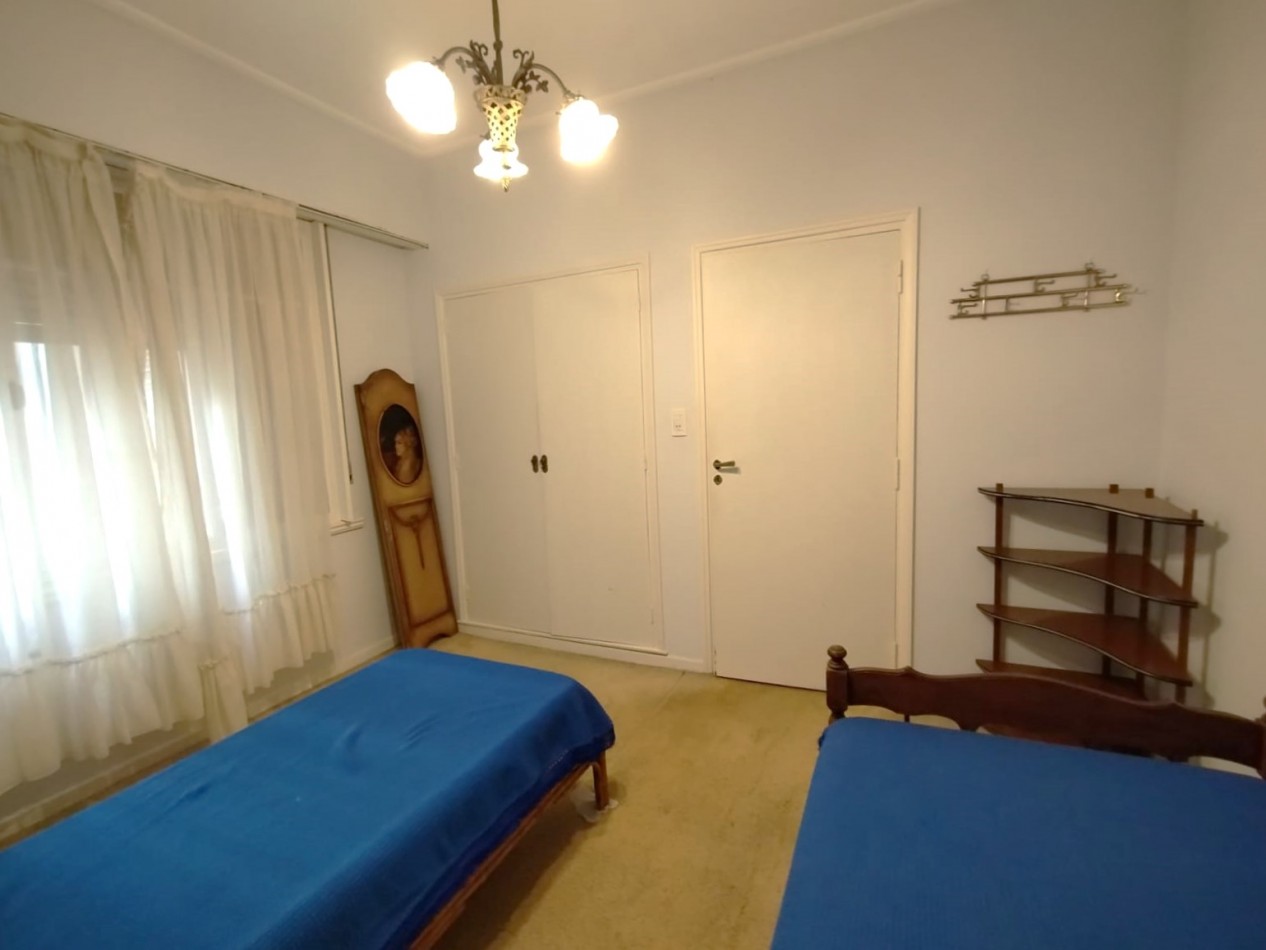 3 AMBIENTES CON BALCON AL FRENTE Y VISTA PARCIAL AL MAR EN EXCELENTE UBICACION