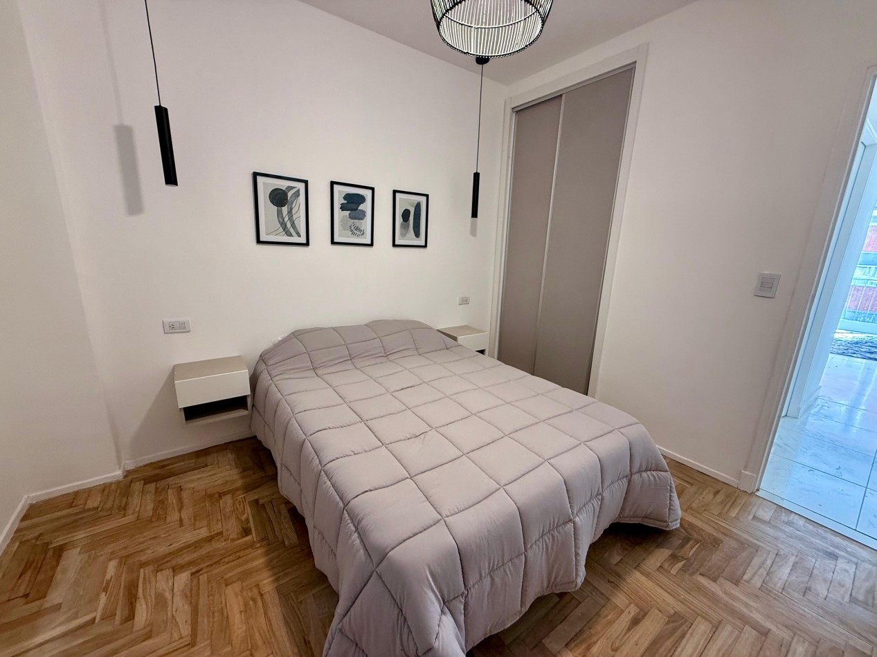DEPARTAMENTO DE 2 AMBIENTES RECICLADO Y AMOBLADO CON BALCON A LA CALLE - ZONA CENTRO